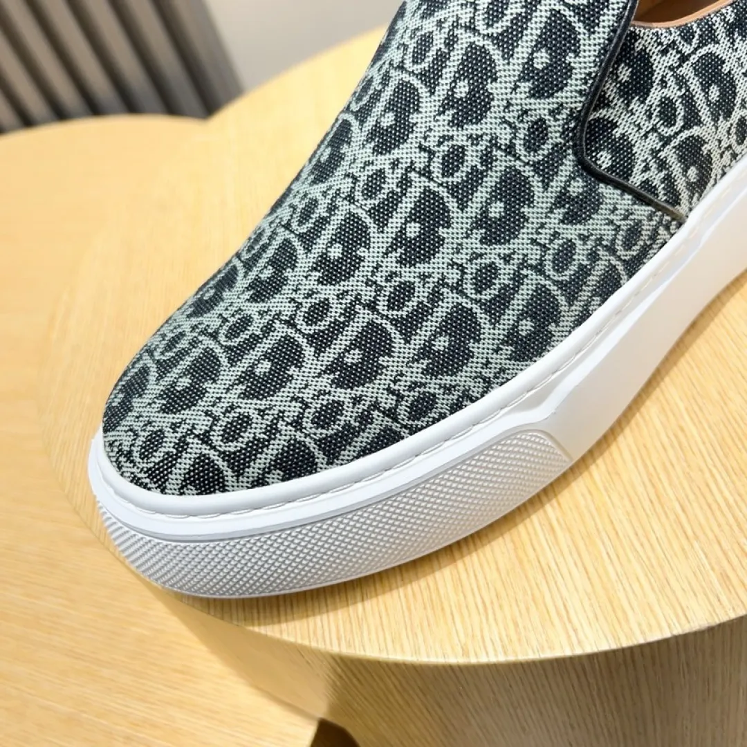 Men's men's shoes💰P380💰[DIOR] Dior's new slip-on shoes🆕Exclusive hot-selling items✨Very comfortable on the feet, fine workmanship Material: Original fabric➕High-quality sheepskin lining + original wear-resistant outsole👍🏻Features: High-end and comfortable, purely handmade to create the perfect shoe that suits you best. Number of yards: 38–45